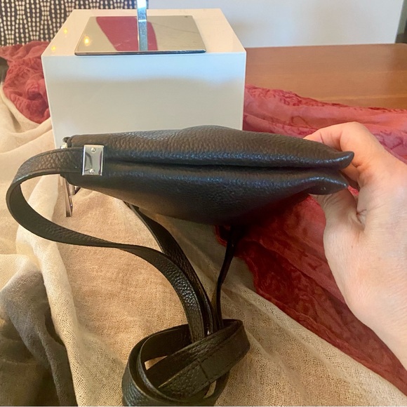 Marc Jacobs Black Pebbled Leather Crossbody Bag - Picture 4 of 11